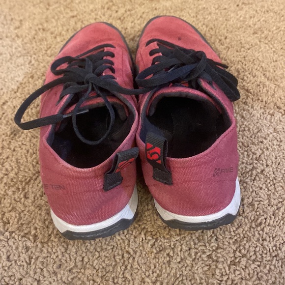 5-10 Approach Shoe, M7.5/W9 - Picture 3 of 5